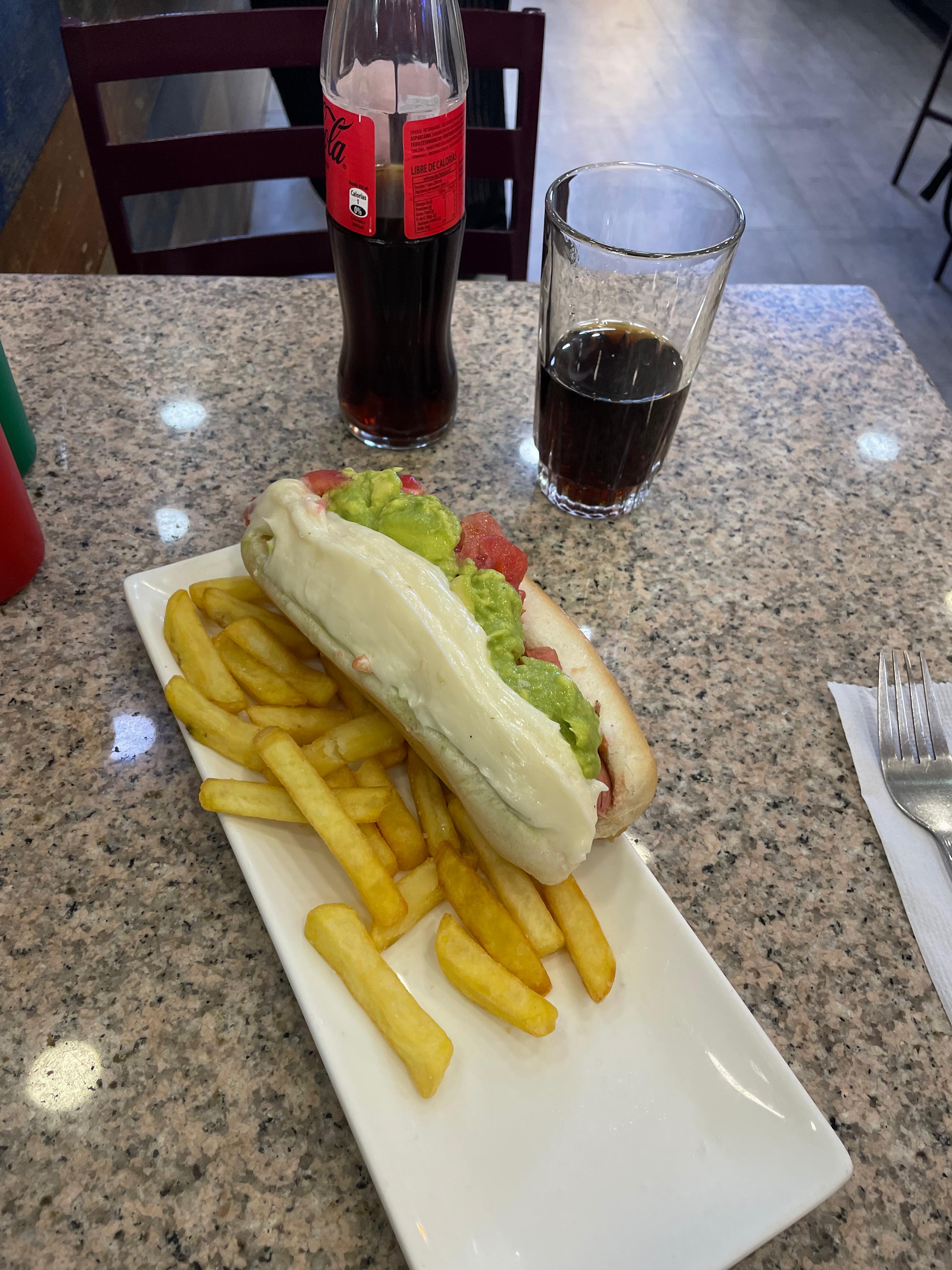 Hot dog com abacate