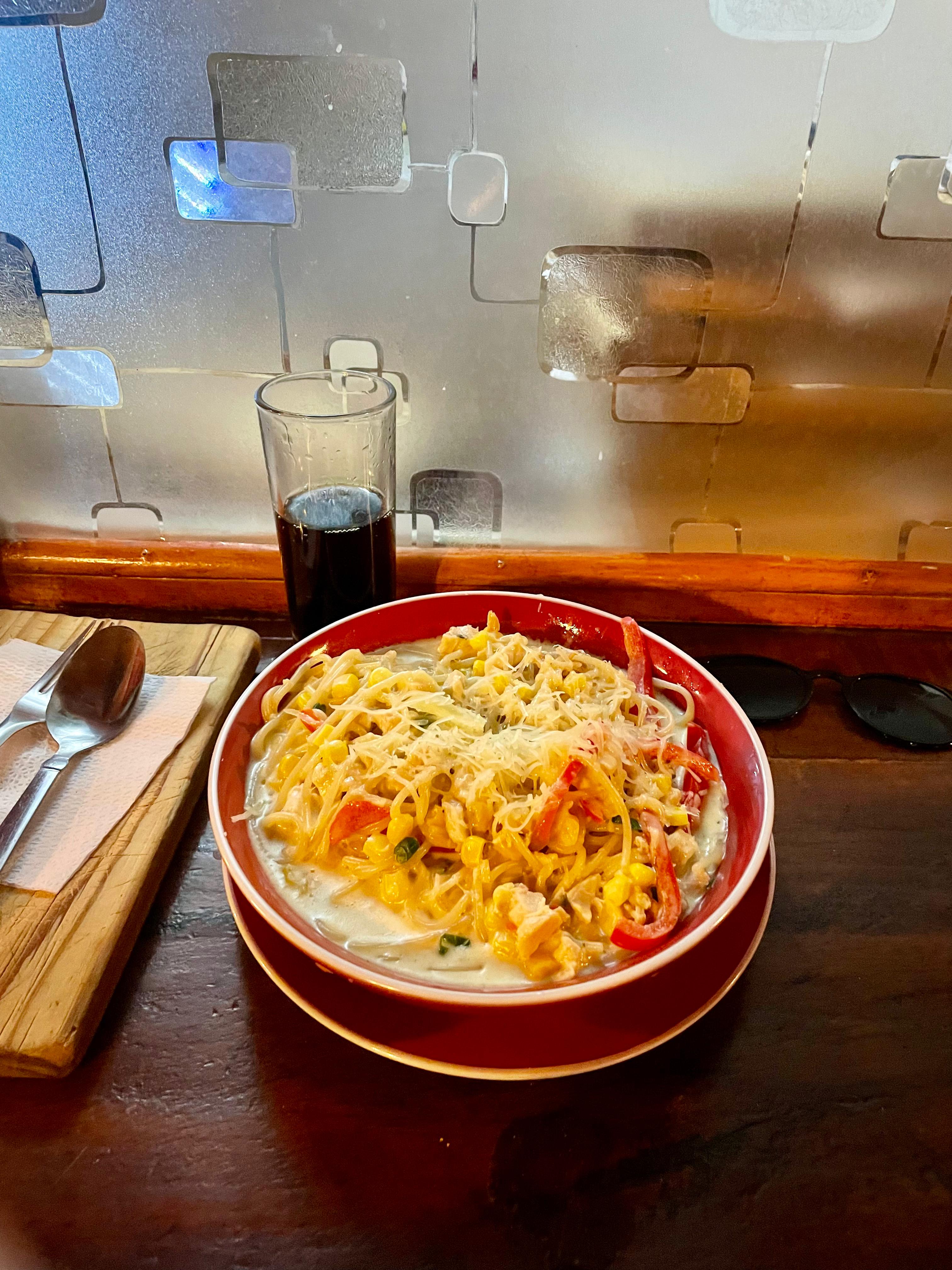 Pasta com queijo e frango